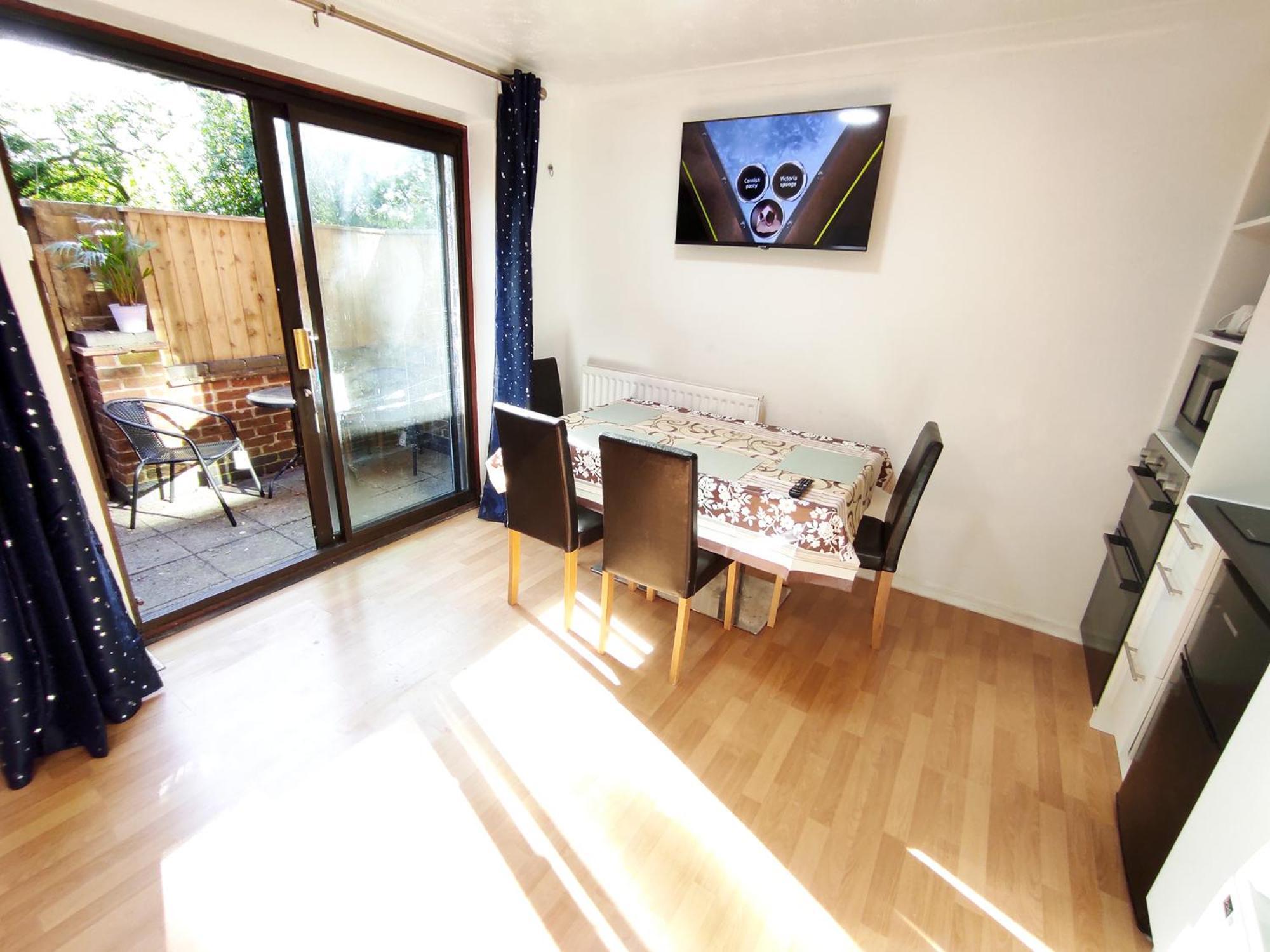 The Swans - Two-Bedroom City Centre House With Parking Oxford Exterior photo